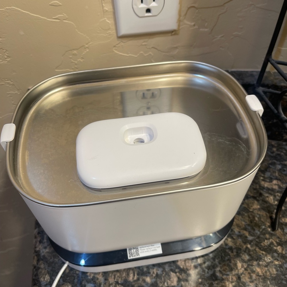 Automatic Cat Water Fountain - White and Silver